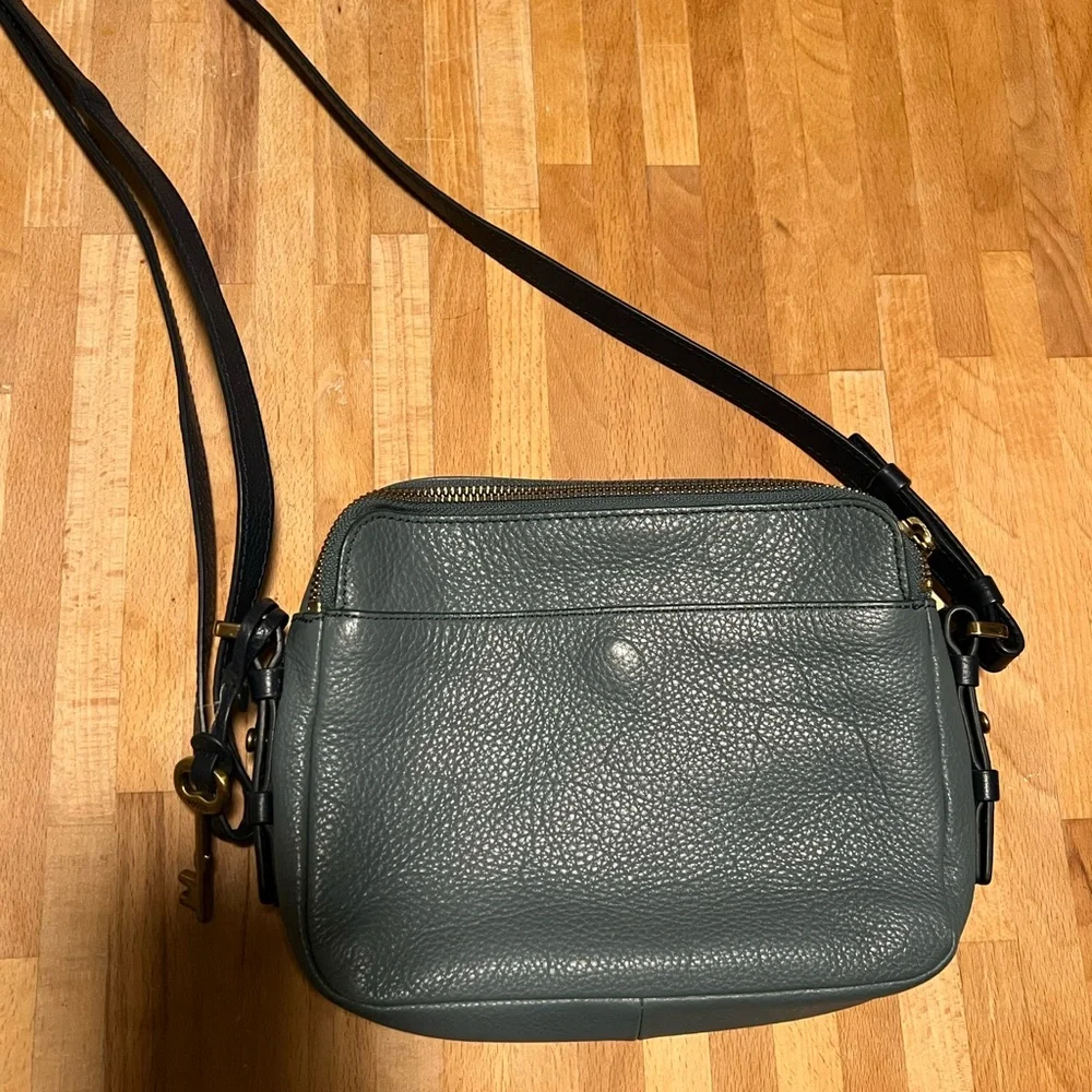 Fossil Women's Goggly Eye Crossbody Bag in Pink and Gray - Picture 3 of 7